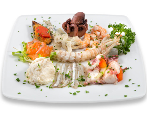 Piatto antipasto di pesce crudo